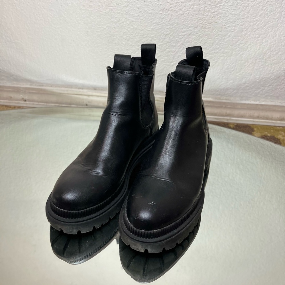 Chunky Chelsea Booties with elasticized side panels and a loop at back. SIZE 9